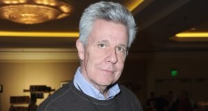 O ator de Pulp Fiction Stephen Hibbert morreu aos 68 anos