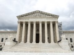 A Suprema Corte ficou do lado do policial no caso da força de protesto, estendendo a imunidade qualificada