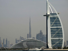 Guerra da Ásia Ocidental: Grandes explosões relatadas em Dubai e Jerusalém