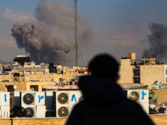 Iranianos criticam regime por não ter abrigos antiaéreos durante ataques EUA-Israel