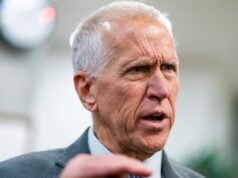 Tillis insta DOJ a encerrar investigação do Fed após reunião com indicados de Trump