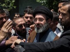 Irã diz que novo líder promete fechar o Estreito de Ormuz e atacar bases dos EUA: NPR