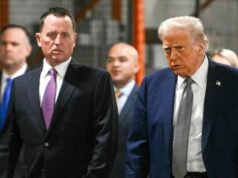 O presidente do Kennedy Center, Richard Grenell, sai e é substituído por Matt Floca