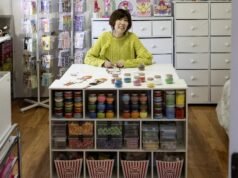 Artista de Los Angeles transforma areia colorida em arte extravagante (e conjuntos de sonai)