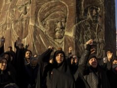 Teerã após a morte de Khamenei: manifestações de luto, mas também dançando nas ruas