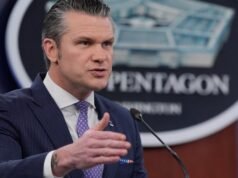 Hegseth diz que o Irã ainda dispara mísseis, que as operações terrestres dos EUA continuam sendo uma opção