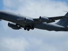 Seis aviadores norte-americanos morreram no acidente; 2.500 marinheiros estão sendo enviados para o Oriente Médio