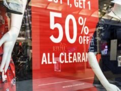 A rede de moda plus size Torrid está fechando um terço de suas lojas