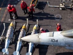 Três soldados dos EUA mortos enquanto o Irã contra-ataca em guerra crescente