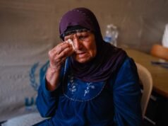 Estamos presos entre as bombas e a esperança: Porque é que Tiro se tornou o último refúgio do Líbano?