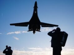 400 milhões de barris de petróleo serão libertados de reservas estratégicas enquanto o Irão tem como alvo navios comerciais