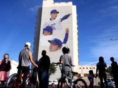 Ohtani, Yamamoto e Sasaki homenageados em mural dos Dodgers de 12 andares