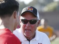 Morre Bob Johnson, treinador de futebol americano do Hall da Fama do ensino médio