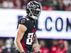 Panteras concordam com termos com TE Feleipe Franks, OLB Nick Hampton