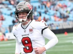 Riley Dixon retorna aos Bucs depois que eles exerceram sua opção