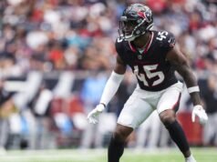 Texanos recontratam LB EJ Speed