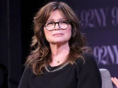 Valerie Bertinelli detalha seios ‘desfigurados’ enquanto conversa com Drew Barrymore