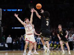 A temporada de Vanderbilt termina em desgosto depois que uma tacada de Ave Maria erra por pouco