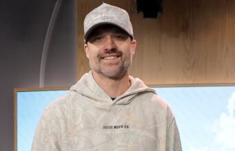 Walker Hayes diz que seus seis filhos estiveram lá para testemunhar todas as fases de sua vida