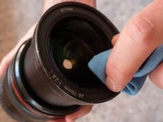 Aprenda como limpar corretamente a lente da sua câmera para evitar arranhões