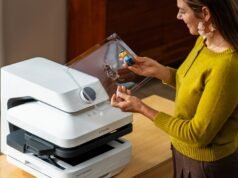 Esta máquina artesanal modular pode fazer camisetas, capas de telefone e estampas personalizadas