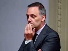 Dois outros aposentados lhe emprestaram US$ 100 mil. Política El Intransigent