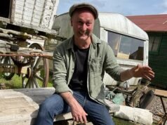 Corrida por £ 10.000: os lucros das caixas de plantas colocam nosso antiquário na liderança!