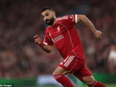 ‘Não saia nas nuvens’: Steven Gerrard revela conversa ‘direta’ que teve com Mo Salah após desentendimento público com Arne Slot – e explica por que ‘o momento é certo’ para a saída do atacante do Liverpool