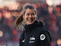 Marie-Louise Eta faz história ao se tornar a PRIMEIRA mulher nomeada como treinadora nas cinco ligas europeias de futebol masculino