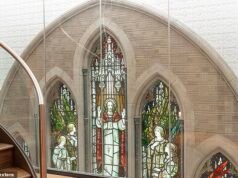 ENORME vitral na antiga igreja de Londres pode ser seu por £ 2,1 milhões