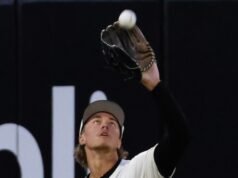 Peer faz 3 de 4, mas o beisebol do Missouri Tigers cai na derrota de 8-4 para Sooners