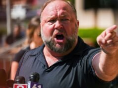 Alex Jones descobriu outra grande conspiração