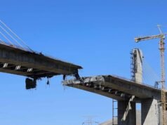 Engenheiros lamentam a perda da maior ponte do Irã