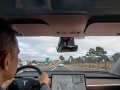 A Holanda é o primeiro país europeu a aprovar a condução supervisionada e totalmente autónoma da Tesla.