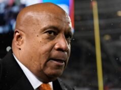 Decisão do estádio dos Bears ‘no final da primavera, início do verão’, diz Warren