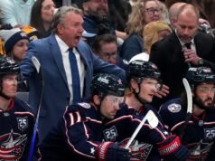 Bowness, após um discurso de final de temporada, retorna aos Blue Jackets