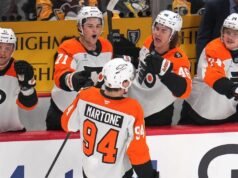 Os Philadelphia Flyers vencem o jogo 1 no grande retorno aos playoffs
