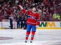 Kirby Dach sente o apoio dos fãs e marca na vitória do jogo 3 dos Canadiens