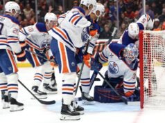 O comissário Gary Bettman apoia a decisão sobre o objetivo do Ducks OT