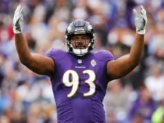 Fonte: Calais Campbell retorna aos Ravens para a 19ª temporada