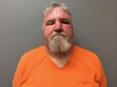 19 feridos em desfile na Louisiana depois que motorista colidiu com a multidão