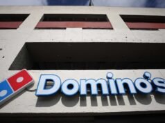 Motorista de entrega de 68 anos levou mais de US$ 100 mil após comprar refrigerantes de um cliente