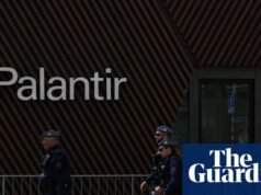 Milhares de pessoas pediram aos ministros do Reino Unido que cortassem relações com a gigante de tecnologia dos EUA Palantir | palantir