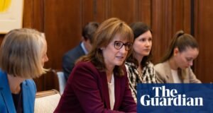 Órgão comercial alerta que inflação de alimentos no Reino Unido ‘pode chegar a 9 por cento’ enquanto Reeves se reúne com chefes de varejo | Indústria de alimentos e bebidas