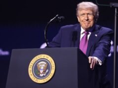 Trump afirma que a China está ajudando o Irã a reabastecer suas reservas de armas