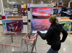 O sentimento do consumidor cai para um nível recorde