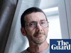 Waitrose sob pressão para reintegrar trabalhador demitido após impedir ladrão | Garçom