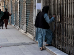 Condenação global depois que homens armados abriram fogo contra santuário no Afeganistão