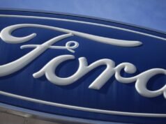 A Ford está fazendo recall de quase 1,4 milhão de picapes F-150 após problemas inesperados de redução de marcha