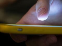 Como os smartphones ajudam no enjôo em veículos em movimento